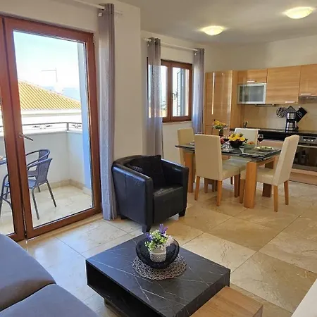 Lovely 2 Pool Apt, 350m To Beach, 6km From Trogir - Sunny Relax Apartamento *