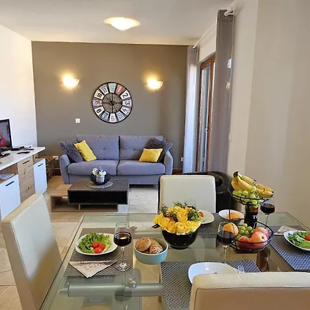 Lovely 2 Pool Apt, 350m To Beach, 6km From Trogir - Sunny Relax Apartamento Slatine