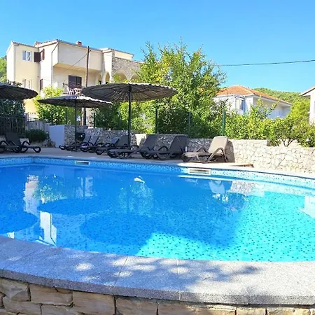 Lovely 2 Pool Apt, 350m To Beach, 6km From Trogir - Sunny Relax Apartamento