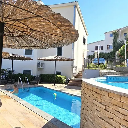 Apartamento Lovely 2 Pool Apt, 350m To Beach, 6km From Trogir - Sunny Relax *