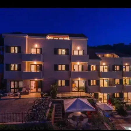 Lovely 2 Pool Apt, 350m To Beach, 6km From Trogir - Sunny Relax * Slatine