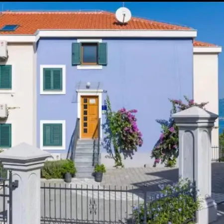 Lovely 2 Pool Apt, 350m To Beach, 6km From Trogir - Sunny Relax Apartamento