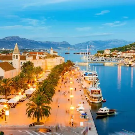 Lovely 2 Pool Apt, 350m To Beach, 6km From Trogir - Sunny Relax Apartamento