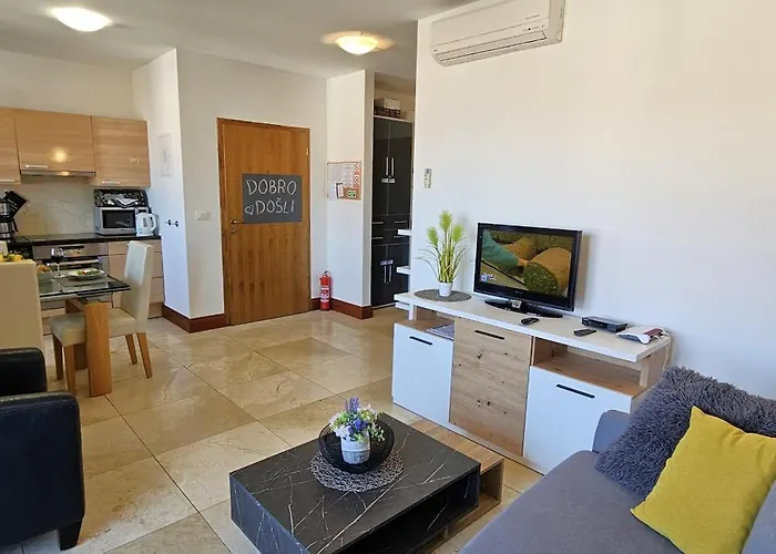 Lovely 2 Pool Apt, 350m To Beach, 6km From Trogir - Sunny Relax Apartman *